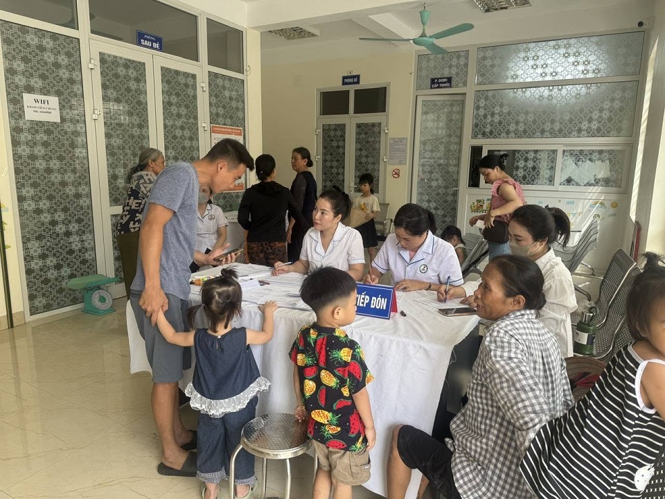 Mầm non Hương Sơn B phối hợp Trạm Y tế tổ chức Chương trình khám sức khỏe định kỳ miễn phí cho các bé từ 0–6 tuổi
